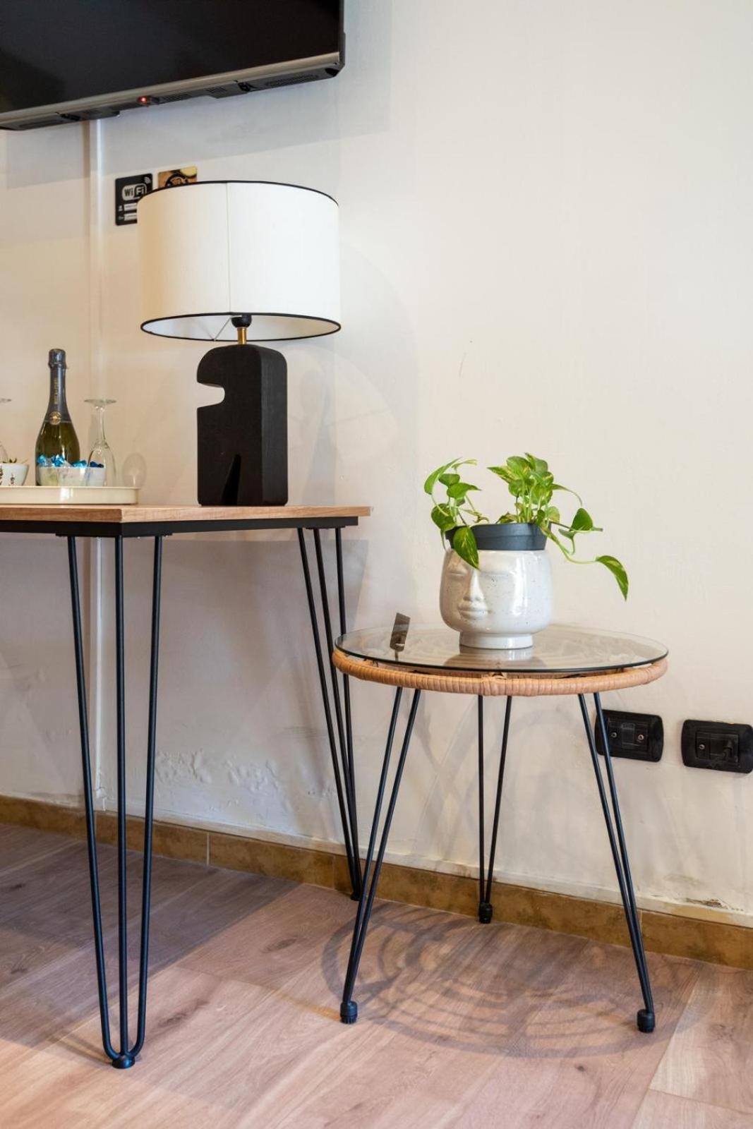 Nadia's Lovely - With Private Garden And Jacuzzi Apartamento *