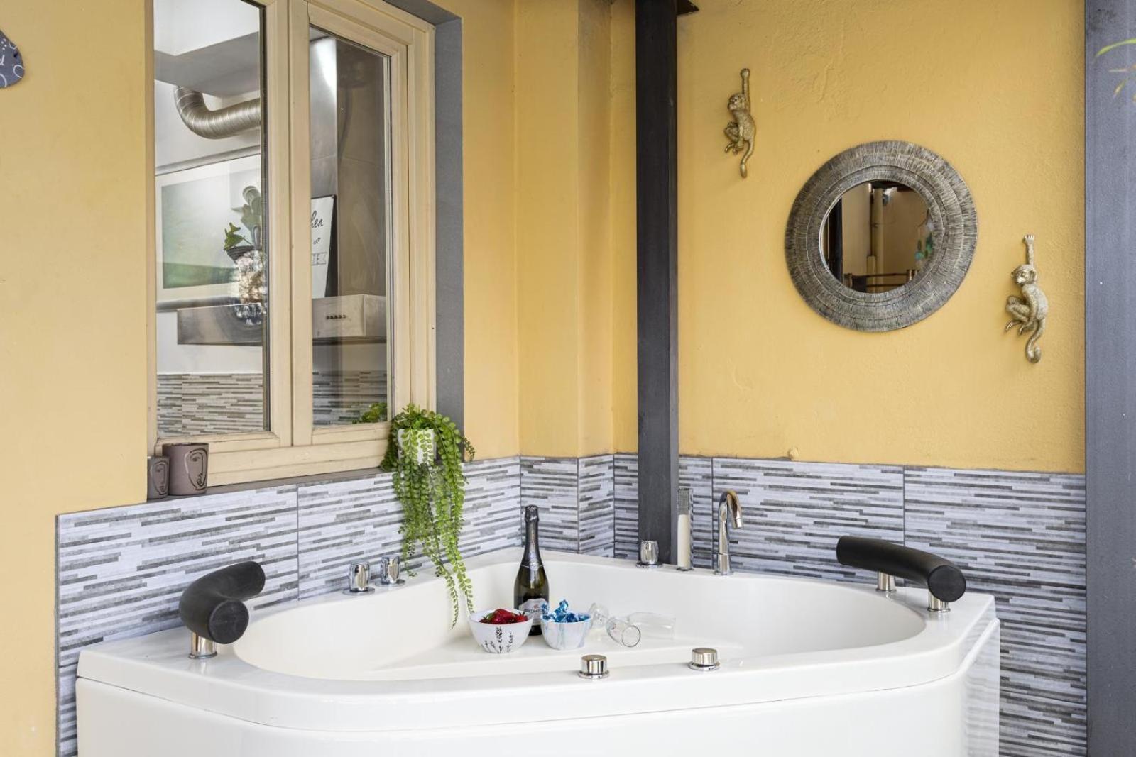 Apartamento Nadia's Lovely - With Private Garden And Jacuzzi *